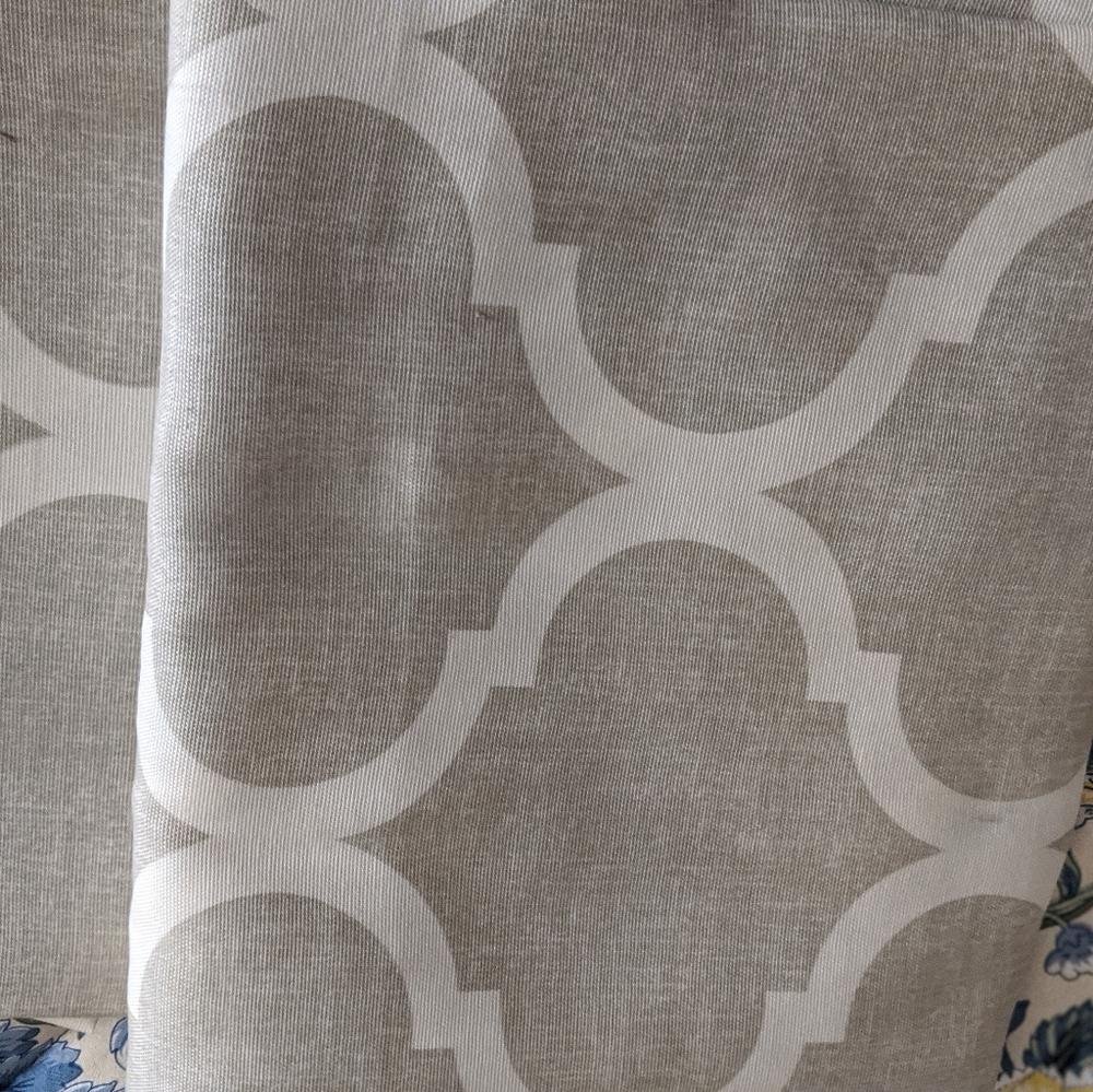 Drapes - Picture 2 of 2
